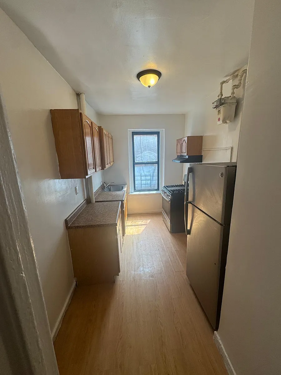 Building Photo - 150 W 195th St #4F
