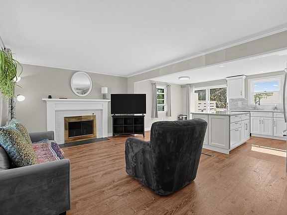 5th image of 129 Norton St