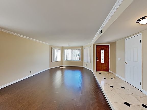 4th image of 20401 Elkwood St