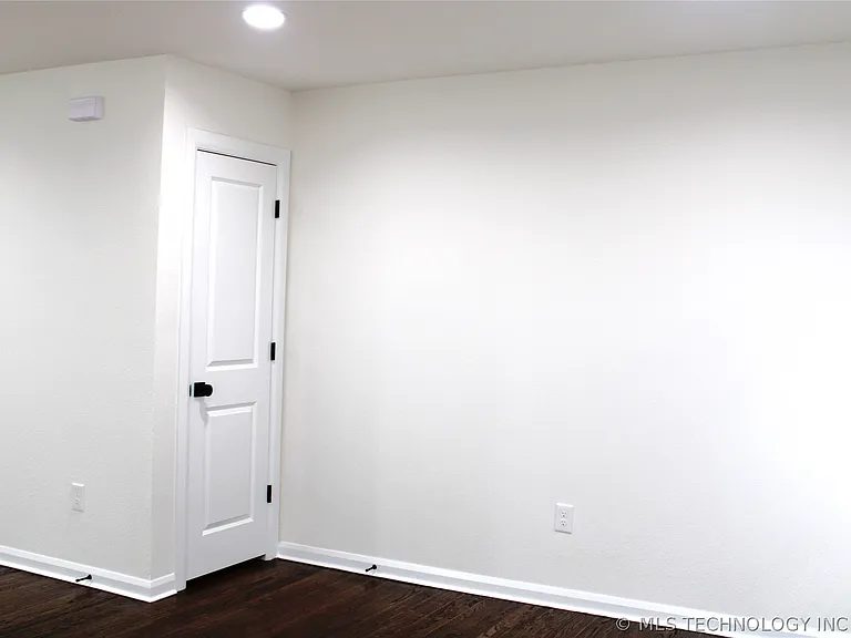 1428 S Harvard Ave — Photo 3