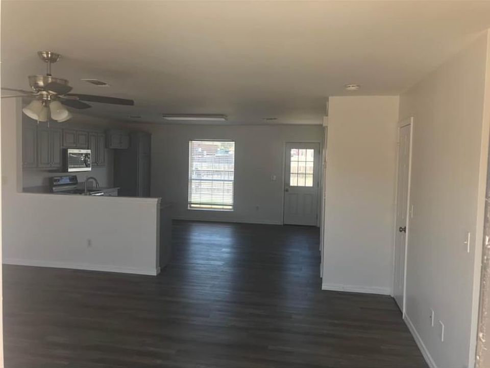 1st image of 900 29th St #C