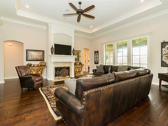 3rd image of 320 Chaple Creek Dr