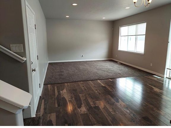 4th image of 920 W Carlisle Park Ln