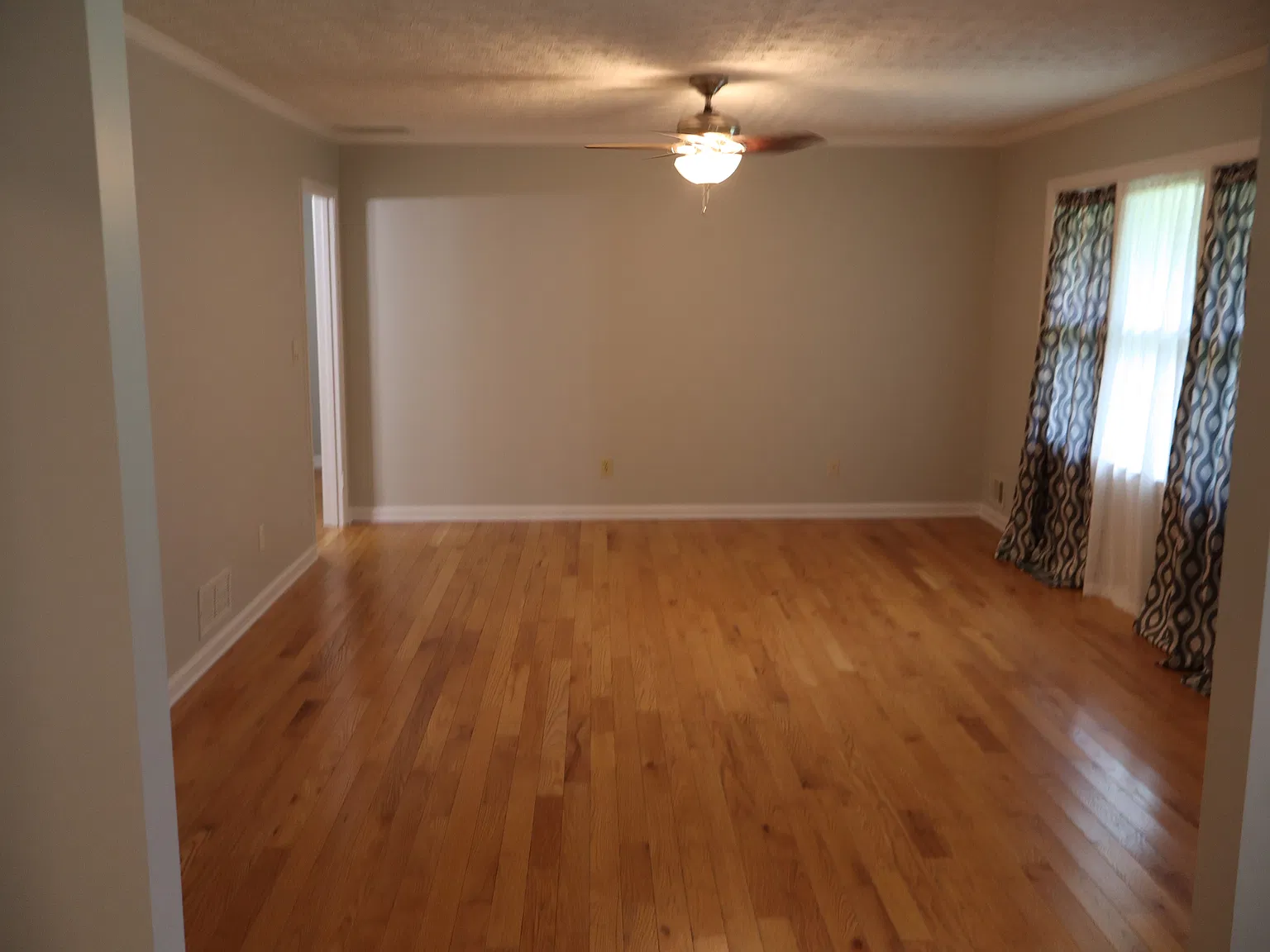 3 bed, 1612 sqft, $1,925 — Photo 4
