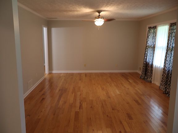 4th image of 994 Old Canton Rd