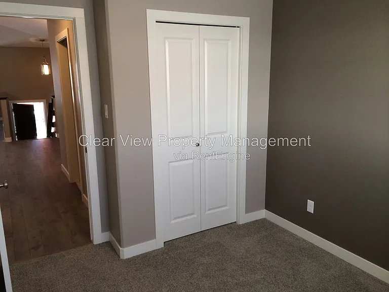 264 Sunridge Rd W — Photo 10