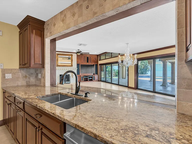 5810 Bahama Shores Dr S — Photo 38