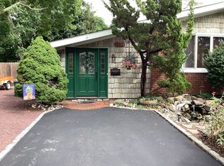 157 Fiddler Pl, West Islip, NY 11795