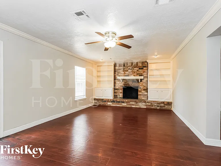 10122 Woodhollow Dr — Photo 3