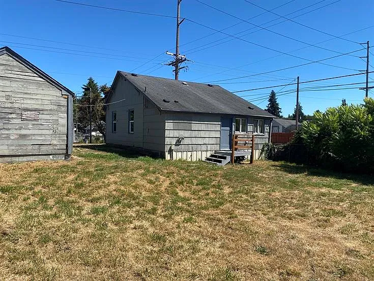1601 N 2nd Ave — Photo 2