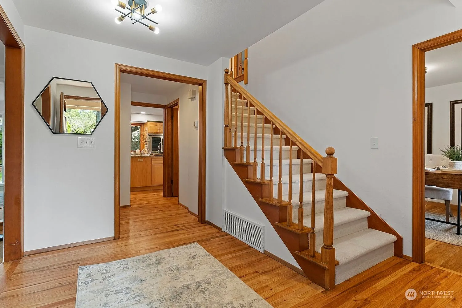 4 bed, 3.5 bath, 2860 sqft, $4,800 — Photo 2