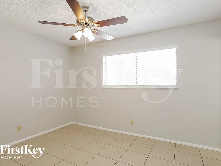 2552 Masters Cir — Photo 7