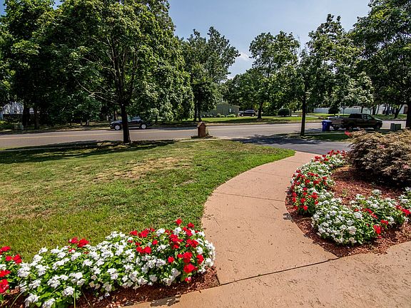 3rd image of 179 Shenandoah Blvd