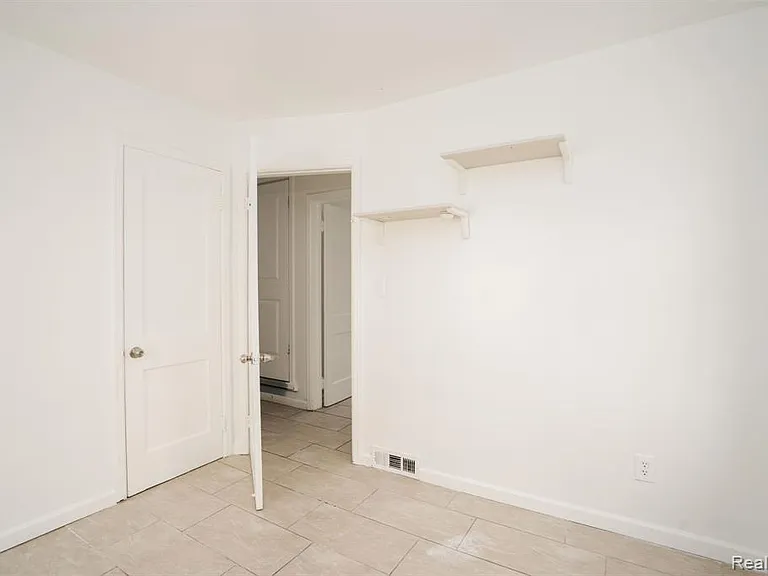 4781 Williamson St — Photo 5