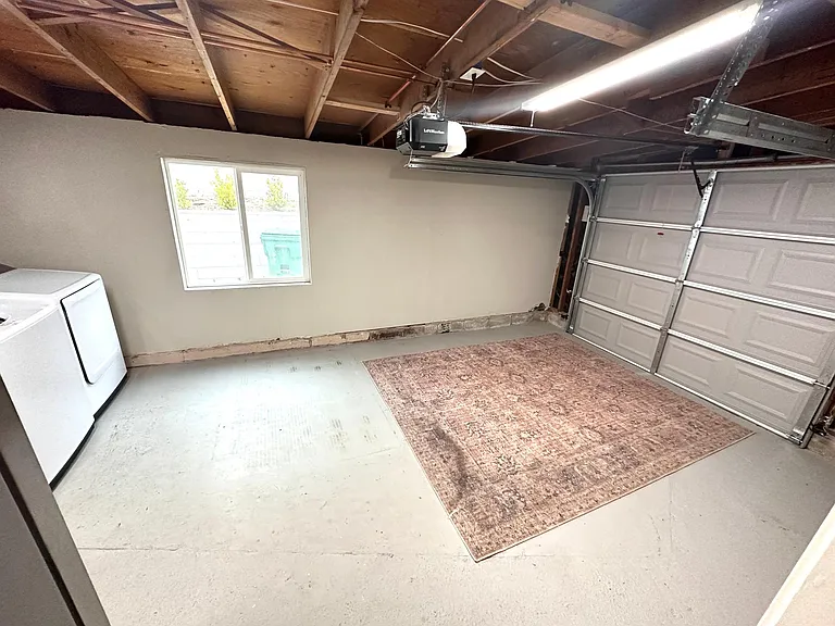 2078 Finch Ln — Photo 17
