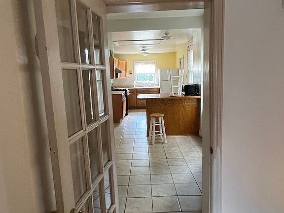 4th image of 2555 Coral St