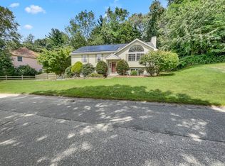 1 Greenside Ln, Worcester, MA 01609