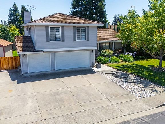2nd image of 3257 Mustang Circle