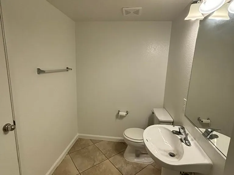 642 W Brewer Rd #122 — Photo 5