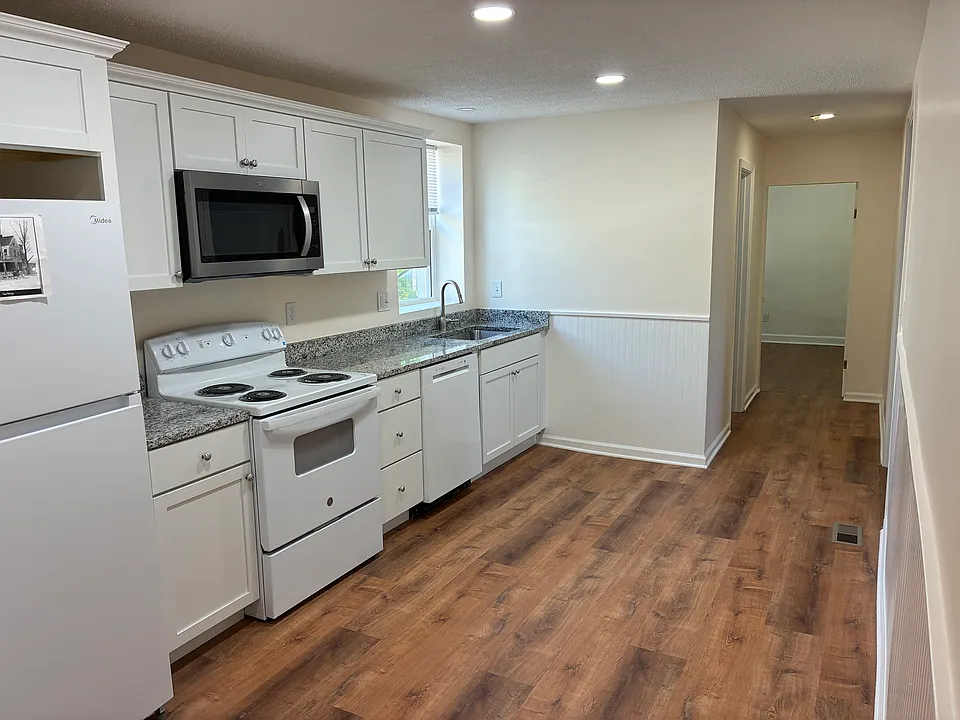 106 Garfield Ave #1