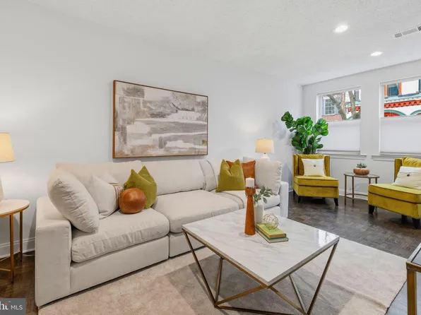 736 S 6th St, Philadelphia, PA 19147