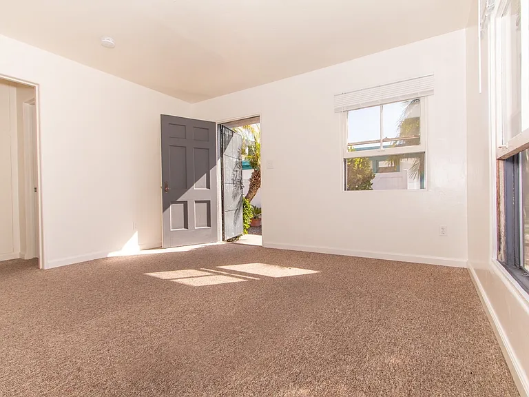 Charming 1 Bed/1 Bath - Just One Block from the Ocean in North Pacific Beach! — Photo 6
