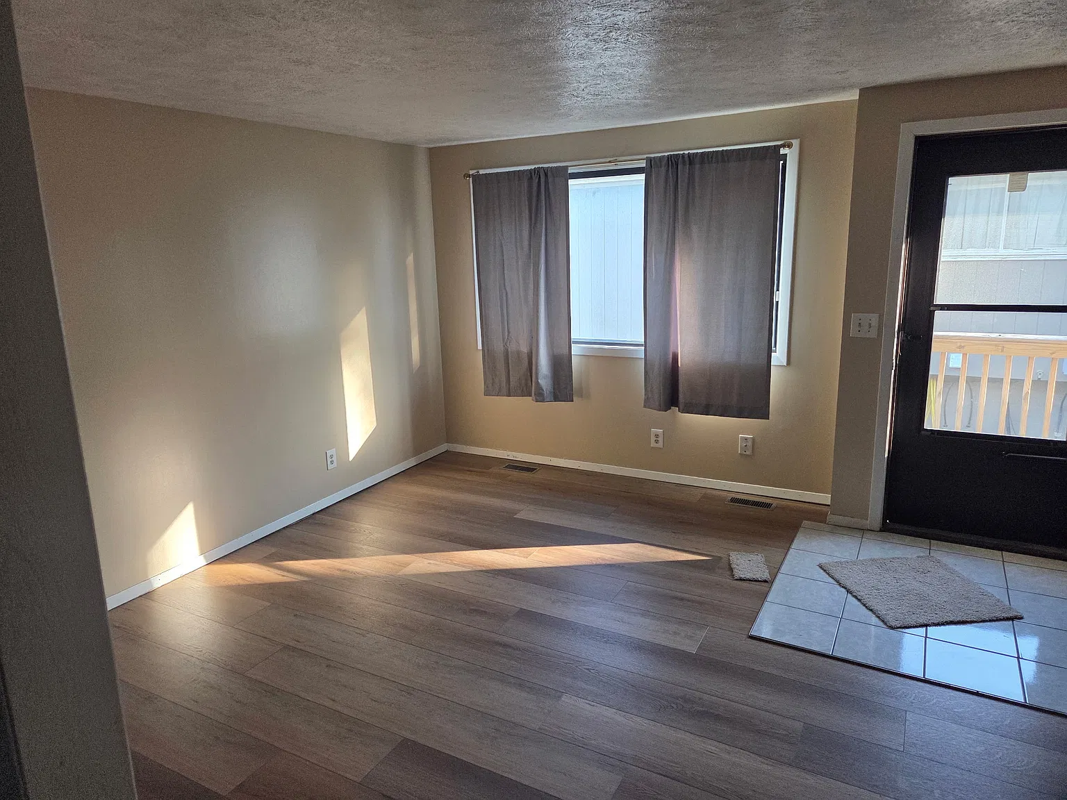 2 bed, $900 — Photo 1