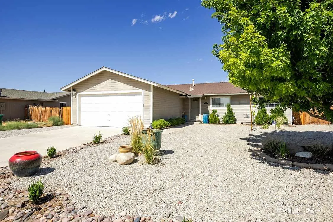 909 Nicole St photo 1
