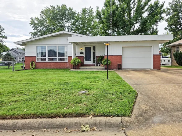 306 E Peters Ave, Owensville, MO 65066
