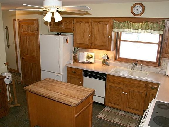 5th image of 656 Evergreen Dr