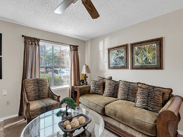 Seasons Apartments — Photo 10