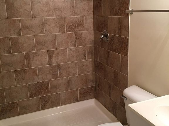 3rd image of 23 S Sycamore Ln