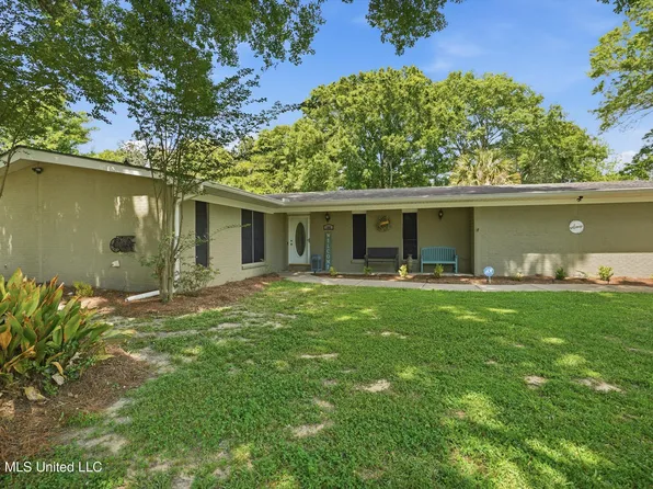 100 Crimson Ln, Brandon, MS 39042