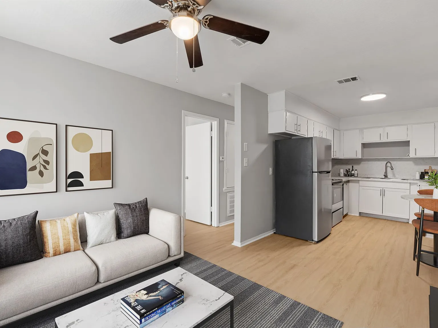 Cedarwood Apartments — Photo 1