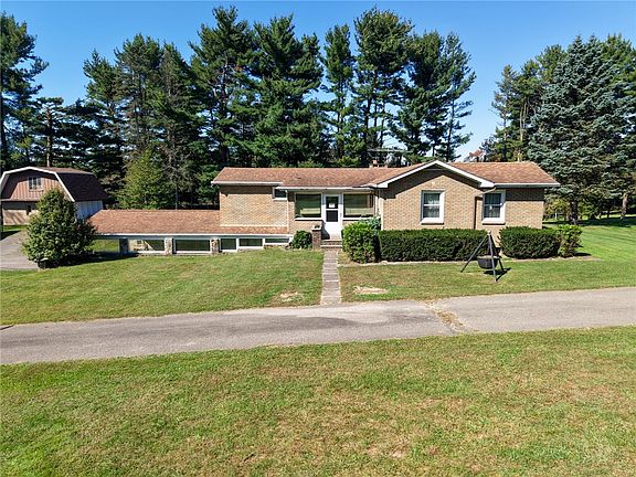 3rd image of 95 Maplewood Rd