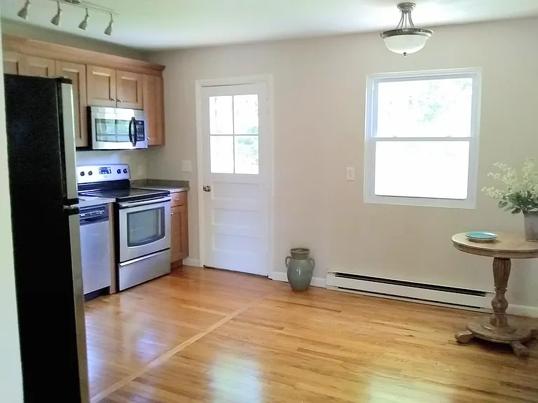 366 New England Ave — Photo 6