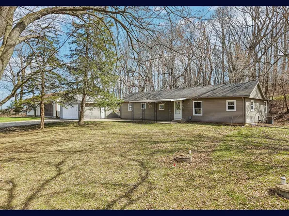 5040 Crestview Rd, Marshall, WI 53559
