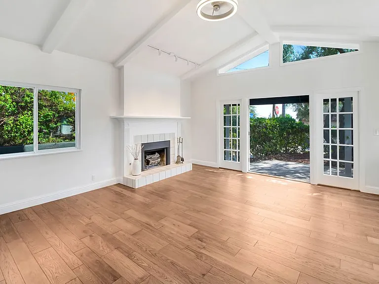 2401 Olive Ave — Photo 30