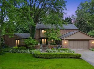 47 Fordcroft St, Grosse Pointe Shores, MI 48236