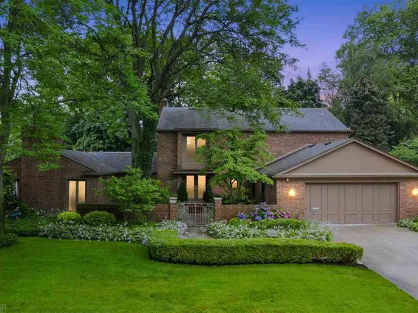 47 Fordcroft St, Grosse Pointe Shores, MI 48236