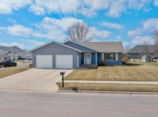 1221 Patricia Ct, Marshall, MN 56258