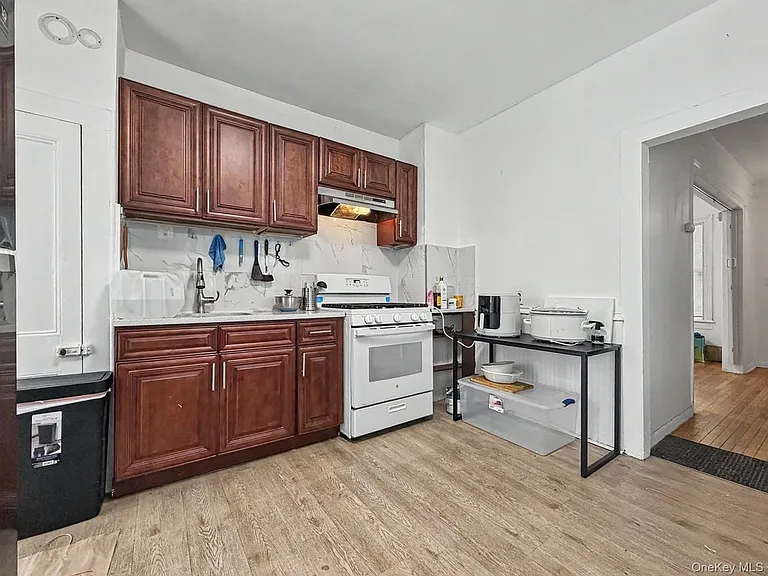 63 Fowler St — Photo 2