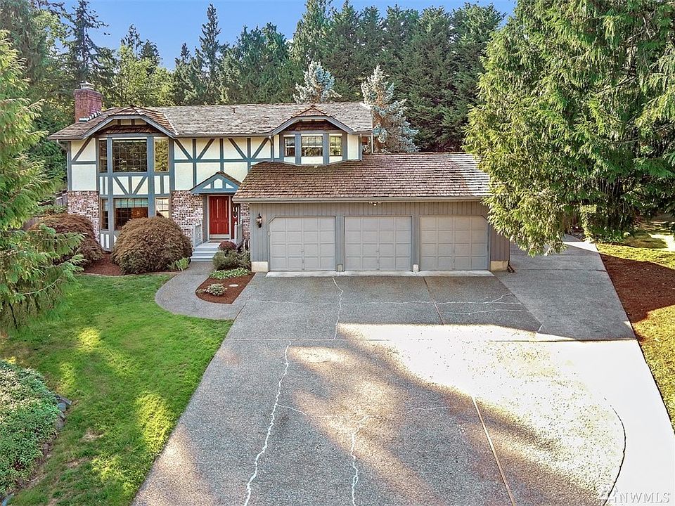 1st image of 1901 36th Pl SE