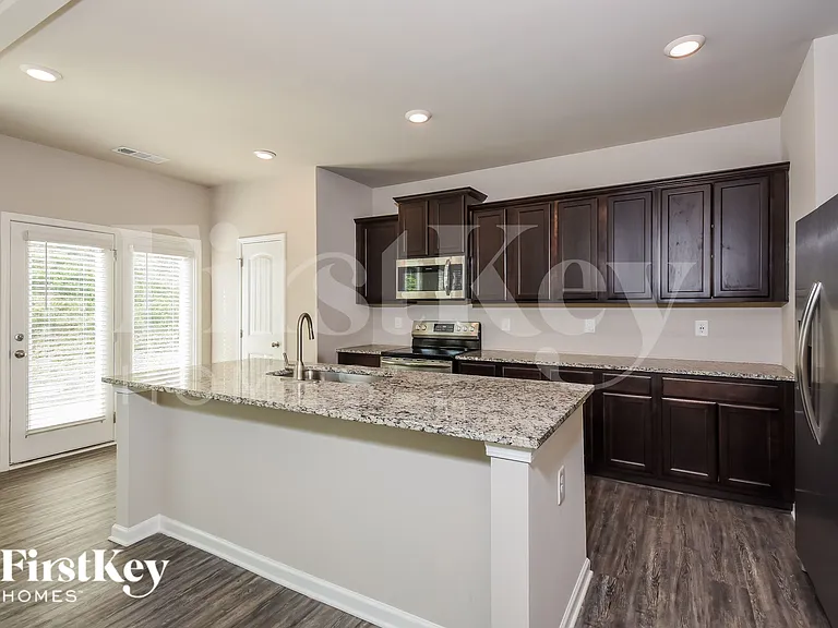 4954 Hillstone Dr — Photo 7