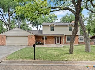 1903 N Harding Ave, Cameron, TX 76520