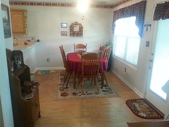 3rd image of 124 Gainsway Dr