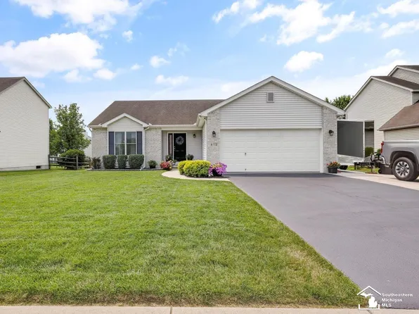 472 Buck Ln, Temperance, MI 48182