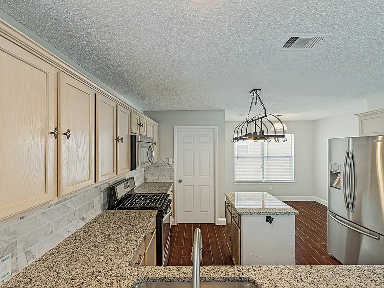 3900 Columbus Dr — Photo 12
