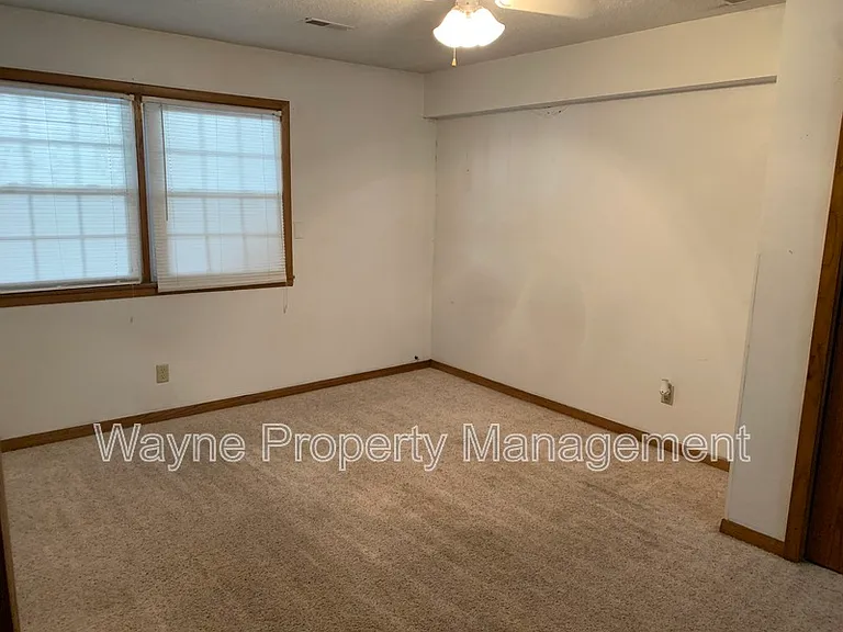 1219 E 2nd St #8 — Photo 4