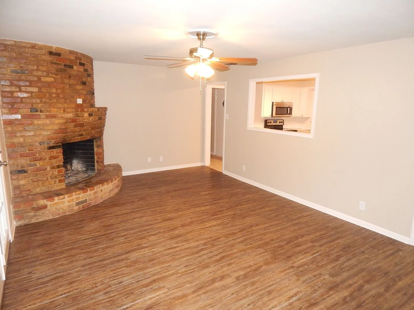 Coming Soon, Beautiful 3 Bedroom, 2 Bath Home w/Storage Building in Tyler! — Photo 4
